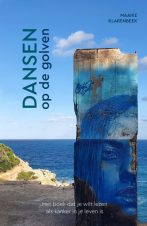 Bekijk deze Boekenkaft van boek Dansen op de golven van Maaike Hoogenboom-Klarenbeek